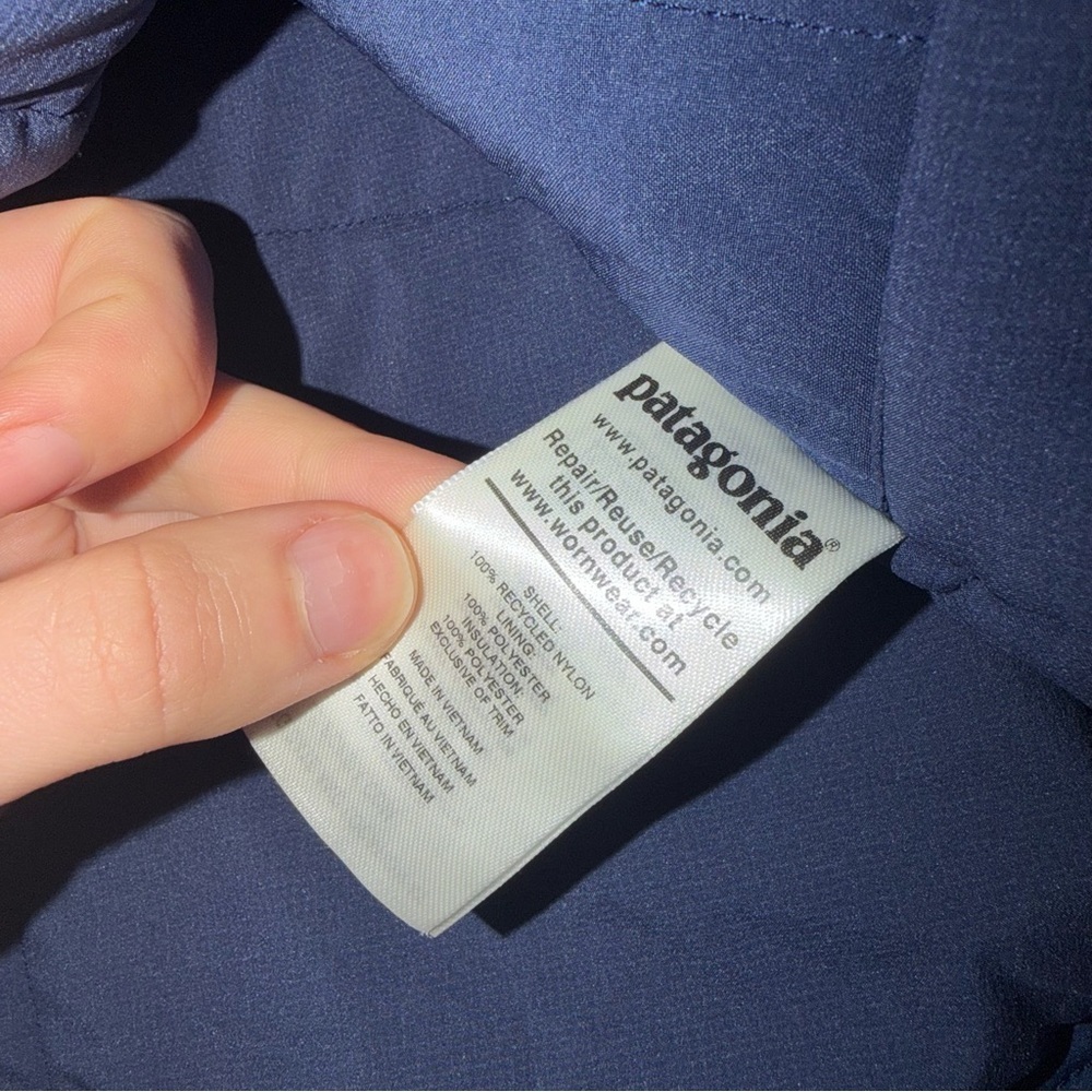 Patagonia Calcite Women's Jacket in Classic Navy - Picture 3 of 7